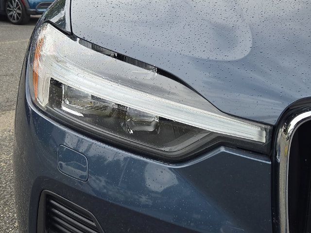 Used 2022 Volvo XC60 B5 Momentum w/ Climate Package AWD/4WD image 9