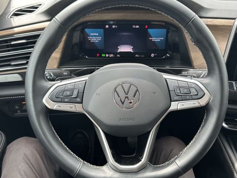 Used 2025 Volkswagen Atlas SE AWD/4WD image 19