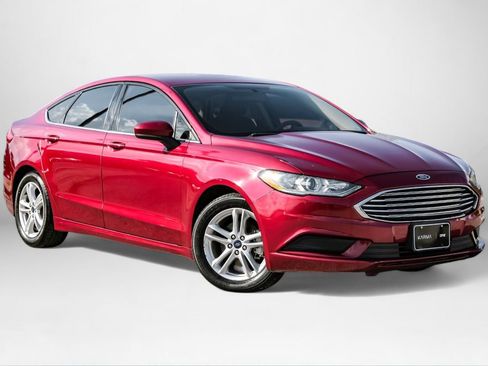 Used 2018 Ford Fusion SE w/ Fusion SE Technology Package image 3