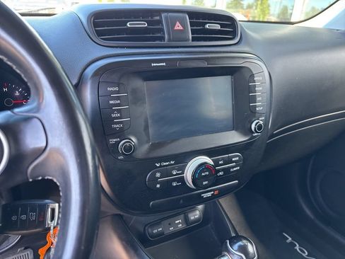 Used 2018 Kia Soul + FWD image 8