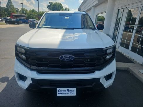Used 2025 Ford Expedition Active AWD/4WD image 3