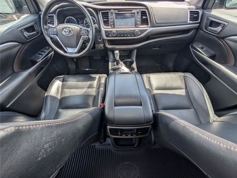 Used 2017 Toyota Highlander Limited AWD/4WD image 25