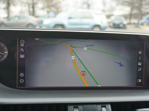 Used 2021 Lexus ES 300h w/ Premium Package image 16