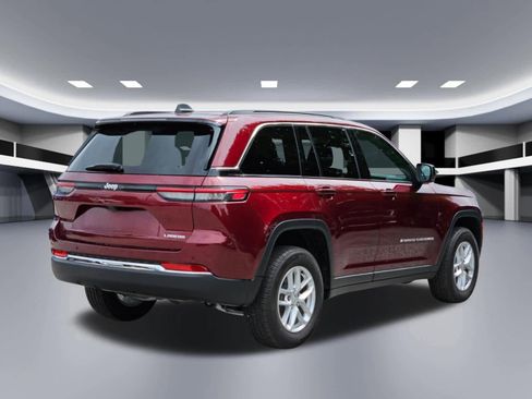 Used 2025 Jeep Grand Cherokee Laredo X w/ Luxury Tech Group I image 6