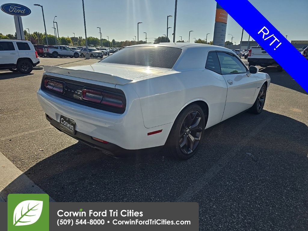 Used 2018 Dodge Challenger R/T RWD image 4