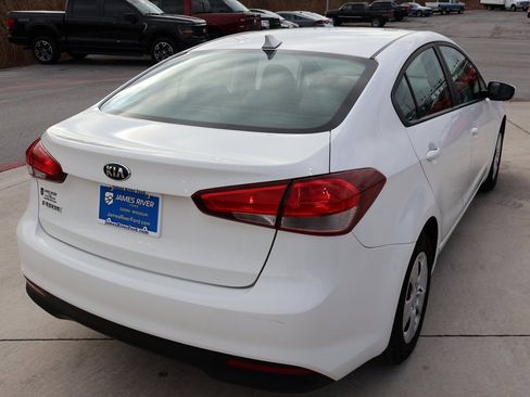 Used 2017 Kia Forte LX image 5