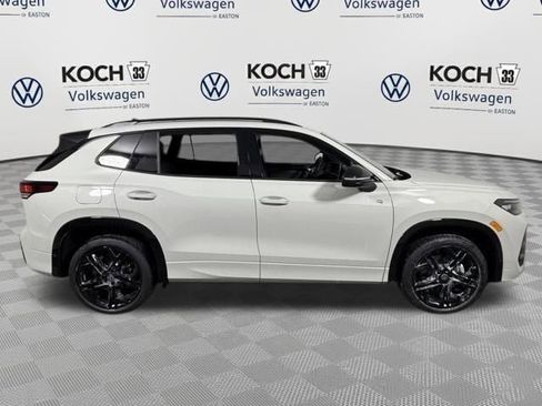 New 2026 Volkswagen Tiguan SE R-Line image 9