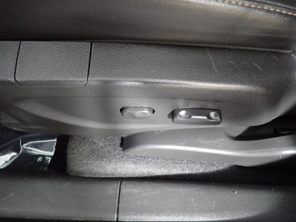 Used 2019 Chevrolet Trax LT w/ LT Convenience Package FWD image 18
