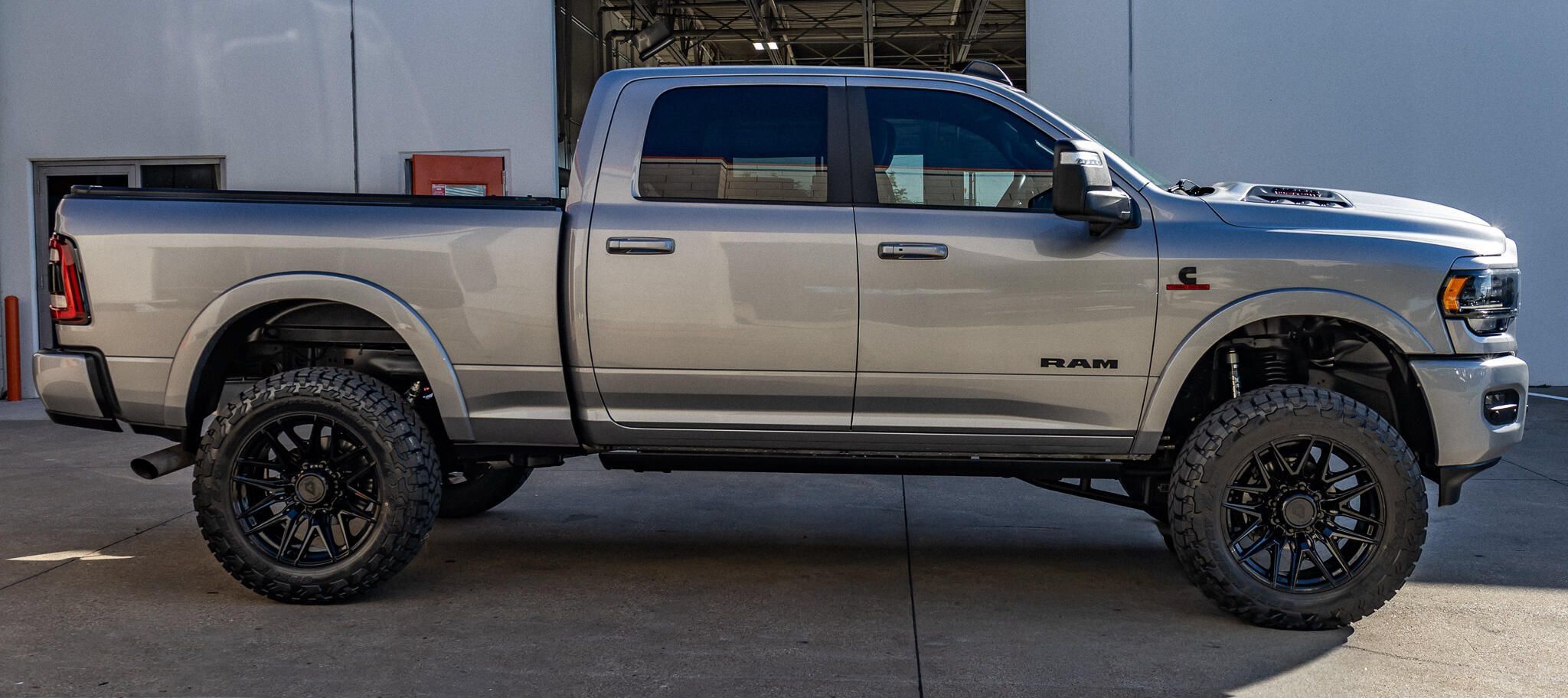 Used 2024 RAM 2500 Limited AWD/4WD image 11