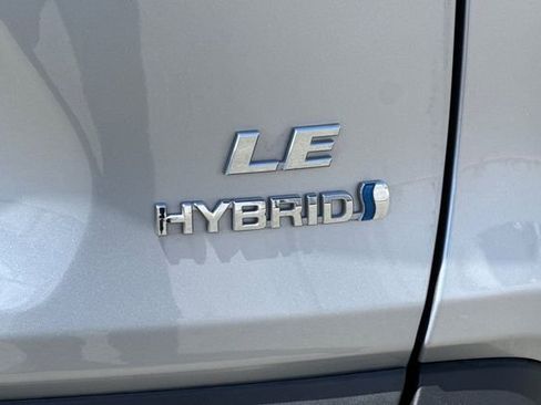 Used 2023 Toyota RAV4 LE AWD/4WD image 32