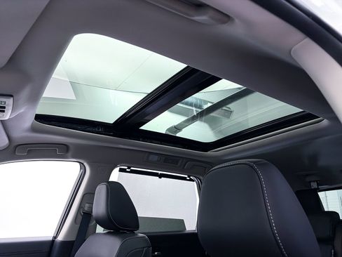 Used 2024 Nissan Pathfinder Platinum w/ Cargo Package image 3