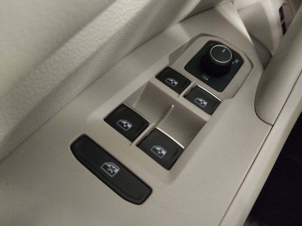 Used 2024 Volkswagen Jetta SE w/ Panoramic Sunroof Package FWD image 27