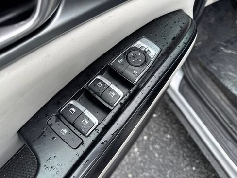 Used 2022 Kia Carnival LX FWD image 13