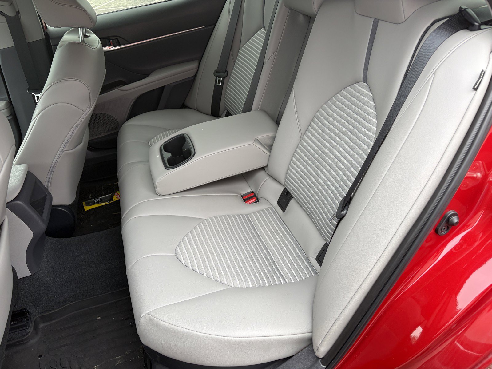 Used 2023 Toyota Camry SE FWD image 9