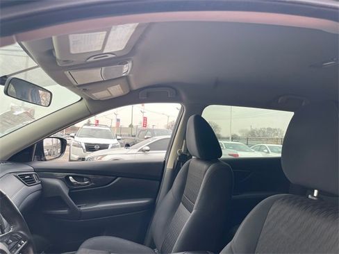 Used 2018 Nissan Rogue SV image 10