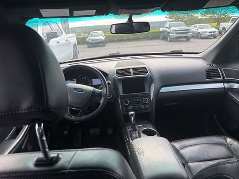 Used 2016 Ford Explorer XLT w/ Equipment Group 202A FWD image 7