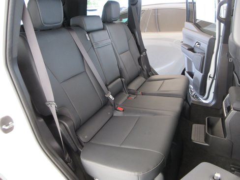 Used 2025 Lexus GX 550 w/ Cold Area Package AWD/4WD image 21