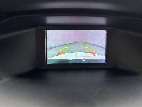 Used 2018 Ford Focus SE FWD image 2