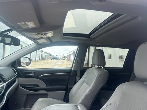 Used 2016 Toyota Highlander Limited AWD/4WD image 3