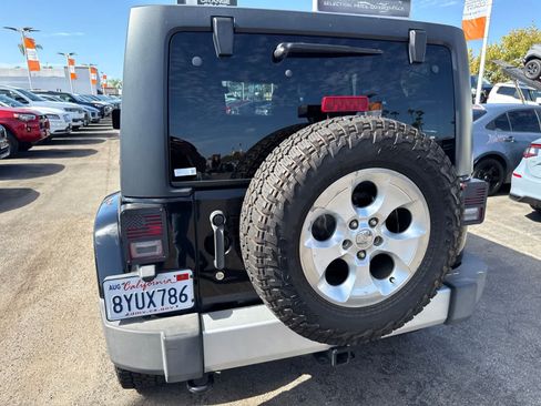 Used 2014 Jeep Wrangler Unlimited Sahara w/ Max Tow Package AWD/4WD image 16