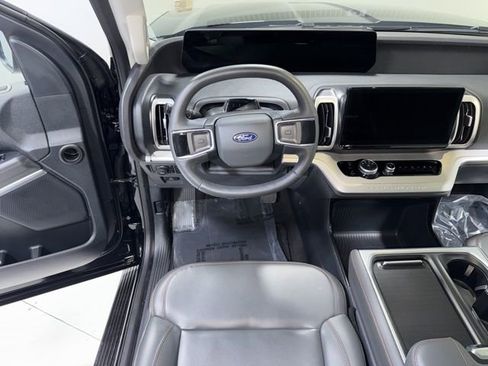 Used 2025 Ford Expedition Active image 19