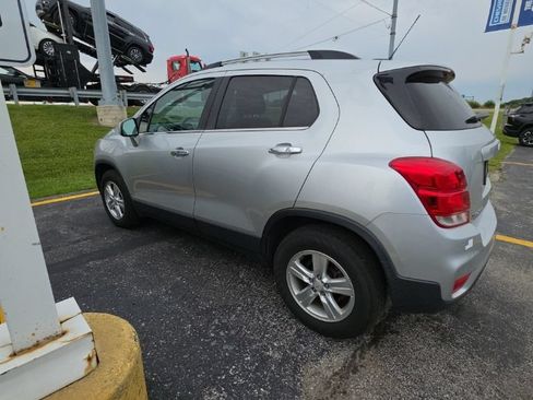 Used 2017 Chevrolet Trax LT w/ LT Convenience Package AWD/4WD image 4