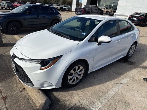 Used 2020 Toyota Corolla LE image 1