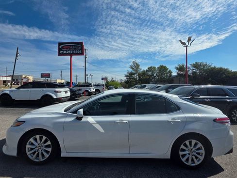 Used 2020 Toyota Camry LE FWD image 8