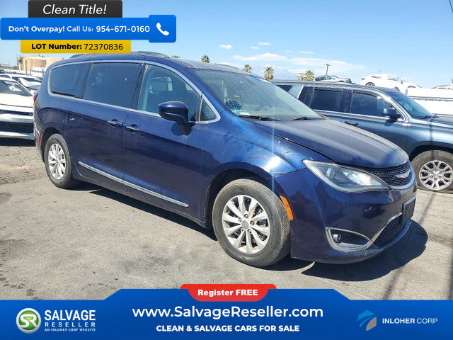 Used 2017 Chrysler Pacifica Touring-L FWD image 5