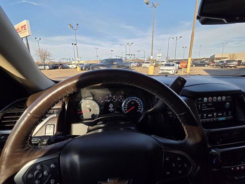 Used 2017 Chevrolet Suburban Premier image 31