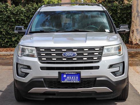 Used 2016 Ford Explorer XLT w/ Equipment Group 202A AWD/4WD image 2