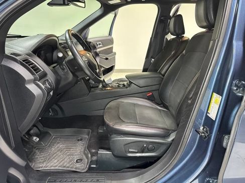 Used 2019 Ford Explorer XLT w/ Equipment Group 202A AWD/4WD image 15