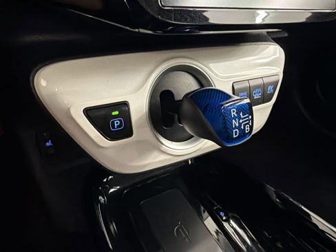 Used 2017 Toyota Prius Prime Advanced FWD image 17