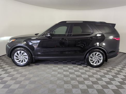 Used 2025 Land Rover Discovery S image 18