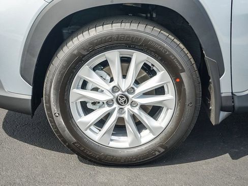 Used 2026 Toyota Corolla Cross LE image 11