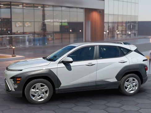 Used 2024 Hyundai Kona SE FWD image 3