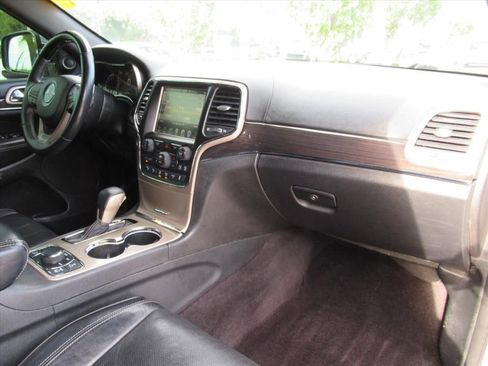 Used 2017 Jeep Grand Cherokee Overland w/ Jeep Active Safety Group AWD/4WD image 11