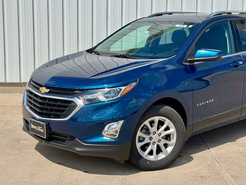 Used 2020 Chevrolet Equinox LT FWD image 2