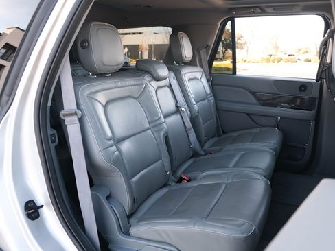 Used 2019 Lincoln Navigator Select w/ Technology Package image 26