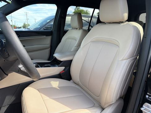 Certified 2025 Jeep Grand Cherokee Limited w/ Luxury Tech Group II AWD/4WD image 15