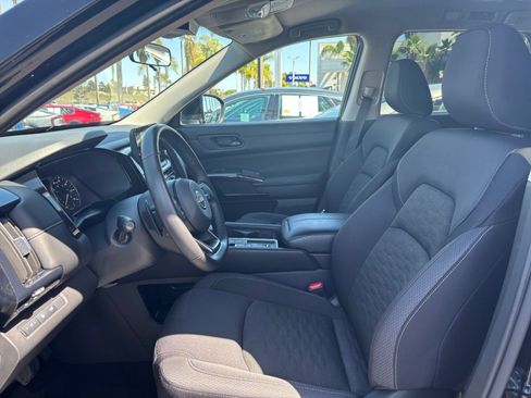 Used 2025 Nissan Pathfinder SV FWD image 29