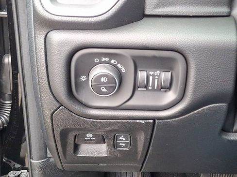 New 2026 RAM 1500 4x4 Crew Cab image 17