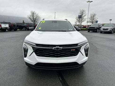 Used 2024 Chevrolet Trax RS w/ Driver Confidence Package image 2