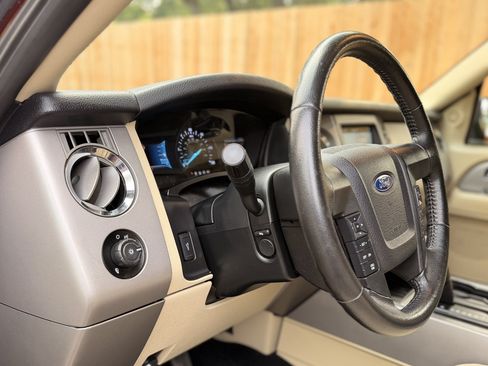 Used 2017 Ford Expedition EL XLT w/ Equipment Group 202A AWD/4WD image 8