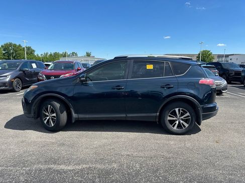Used 2017 Toyota RAV4 XLE AWD/4WD image 7