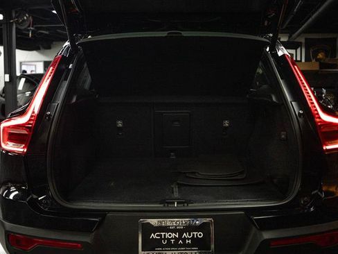 Used 2023 Volvo XC40 B4 Ultimate FWD image 7