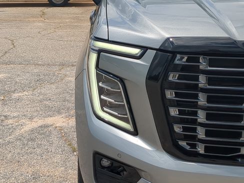 Used 2025 GMC Yukon XL Denali Ultimate w/ LPO, Floor Liner Package AWD/4WD image 8