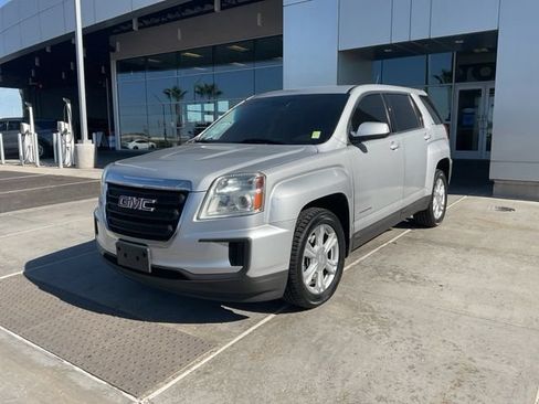 Used 2017 GMC Terrain SLE FWD image 3