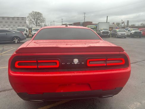 Used 2018 Dodge Challenger SXT RWD image 4