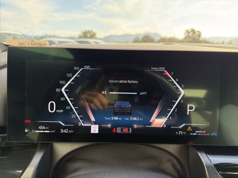 Used 2025 BMW 530i w/ M Sport Package image 7